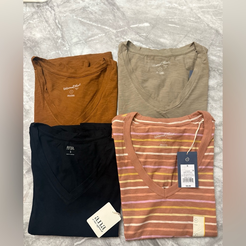 Set of 4 V-Neck T-Shirts
